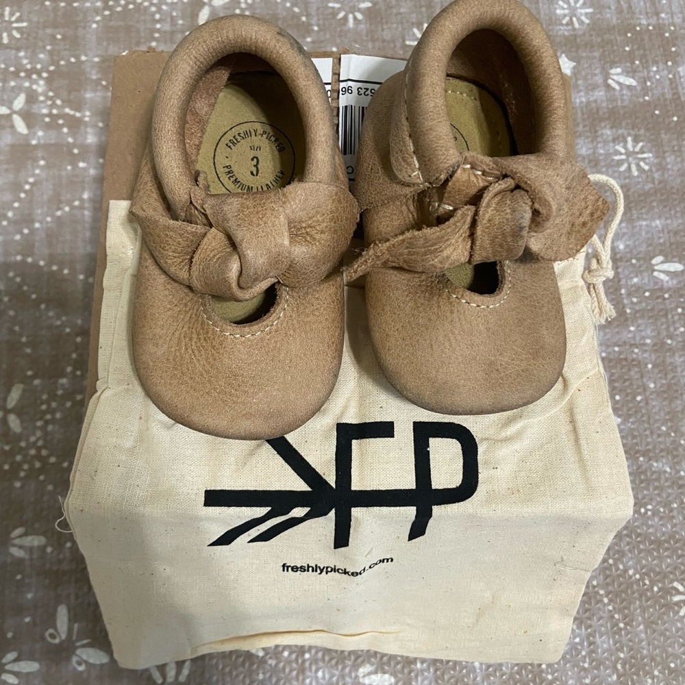 Freshly Picked weathered size 3 moccasins